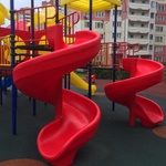 Горка винтовая на высоту 2 м., с разворотом 450 градусов.